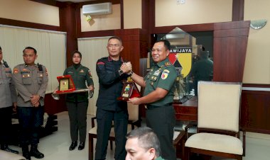 Sinergitas-TNI-Polri-Kawal-Pemilu-Damai-2024,-Kapolda-Jatim-Kunjungi-Kodam-V-Brawijaya